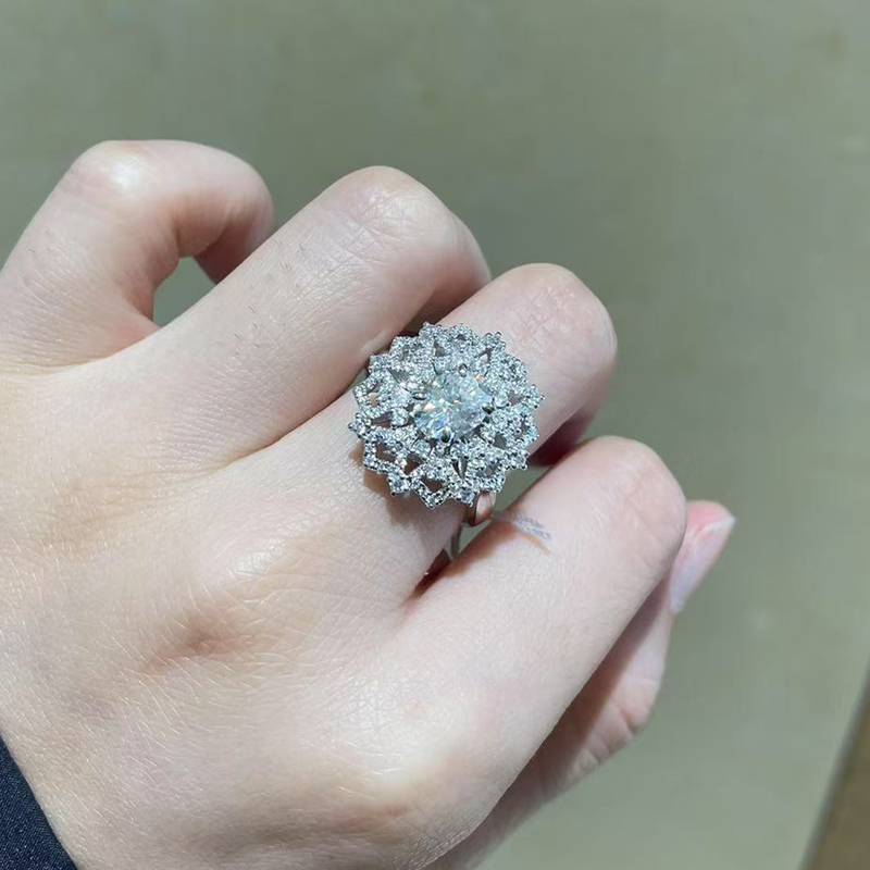 满钻镂空女戒S925银镀白金定制选款主石莫桑钻1.0ct/副石高碳钻